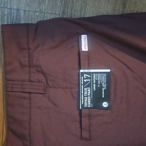 NWT Men's Volcom Maroon "Tokyo True Cargo Pant" w/ good Stretch. - Picture 7 of 8